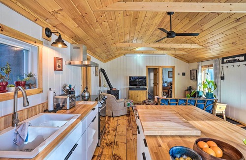 Williamsville Cottage | Hiking Trails On-site: Cozy Falls Brook Cabin