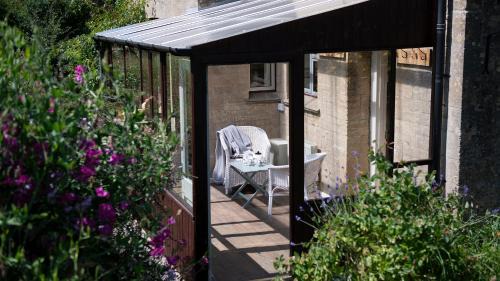 Dowdeswell House | Hilcot Farmhouse