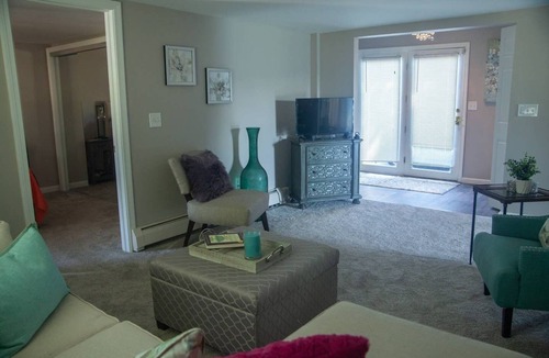 Thompsonville House | Hilda’s Riverside Retreat