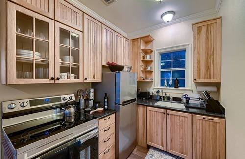 Peyton Brook At Rob Roy Cottage | Hill Country 2BR Wellness Retreat with Pool, Sauna, & Gym
