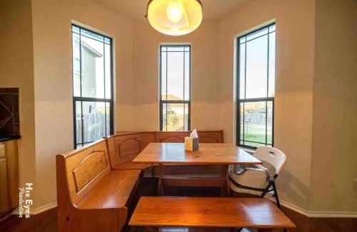 Cedar Park House | Hill Country Beauty in Red Beautiful Large Home! Very Spacious!