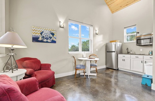 Dripping Springs Cottage | Hill Country Casitas