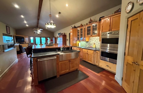 Johnson City House | Hill Country Escape near Wineries, Mae’s Ridge Wedding Venue & P. Falls State Pk