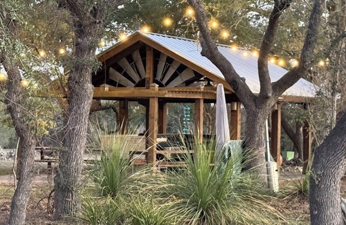 Johnson City House | Hill Country Escape near Wineries, Mae’s Ridge Wedding Venue & P. Falls State Pk