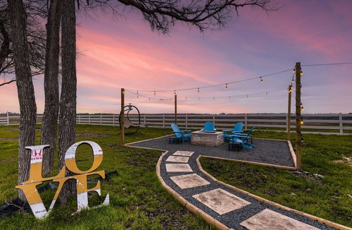 Lockhart House | Hill Country Estate: Pool, Trails & Stargazing