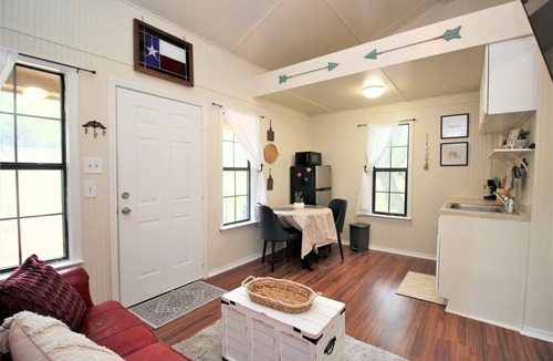 Spring Branch Cottage | Hill Country Experience - Sun Valley Cottage - Short drive to Canyon Lake