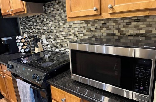 Spanish Oaks Apartment | Hill Country Galleria Getaway! Walk to everything!