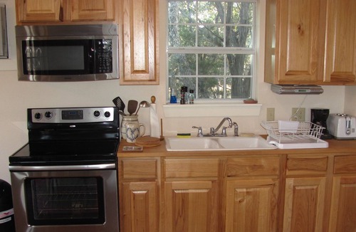 Hammett's Crossing Cabin | Hill Country getaway - Next to Hamilton Pool