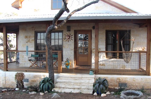 Hammett's Crossing Cabin | Hill Country getaway - Next to Hamilton Pool