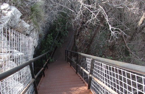 Hammett's Crossing Cabin | Hill Country getaway - Next to Hamilton Pool