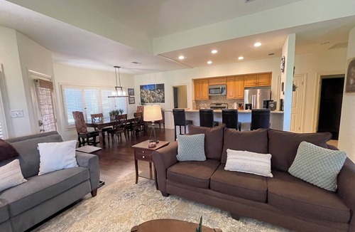 Barton Creek Lakeside Cottage | Hill Country getaway at Barton Creek Lakeside near Lakecliff Golf Club.