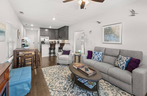 Fredericksburg House | Hill Country Hideout - Cozy 2 bedroom 2 Bath Townhome off of Main Street