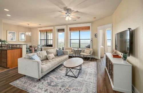 Jonestown House | Hill Country Hideaway - The Hollows by Lake Travis