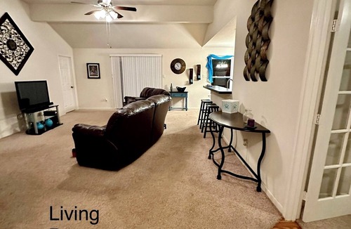 Mason House | Hill Country Home - close to Mason Square