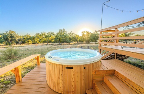 Fredericksburg House | Hill Country Home w/Hot Tub & Fire Pit/Close To Town