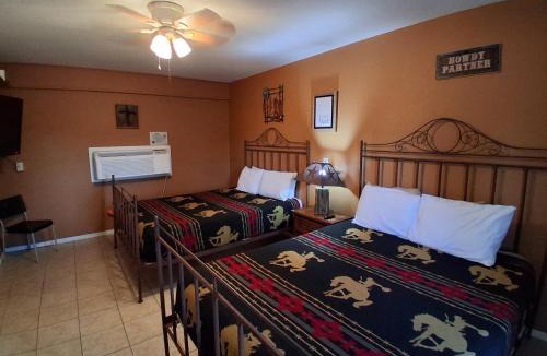Buchanan Dam Hotel | Hill Country Lodge and Mini Storages