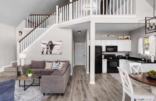 Round Mountain House | Hill Country Oaks Vineyard House
