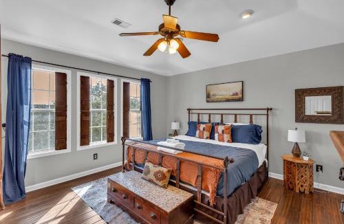Austin House | Hill Country Retreat Hot Tub, Weddings, Sleeps 14