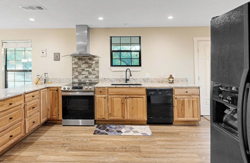 Pipe Creek House | Hill Country Views & Patio: Private Home