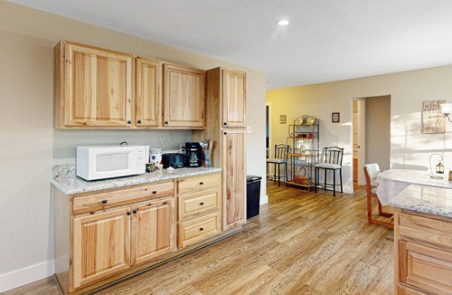 Pipe Creek House | Hill Country Views & Patio: Private Home