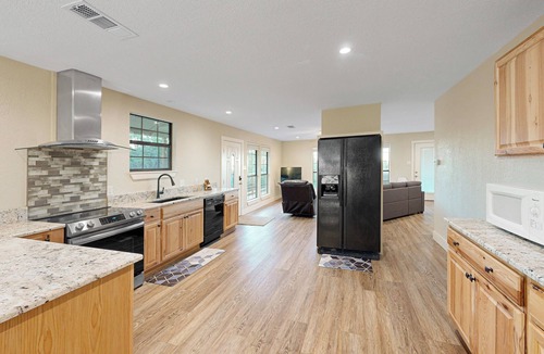 Pipe Creek House | Hill Country Views & Patio: Private Home
