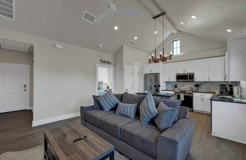 Fredericksburg Condo | Hill Country Wine Hideaway