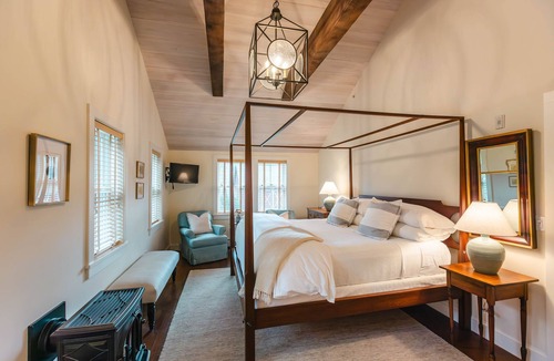 Sunderland Bed & Breakfast | Hill Farm Inn