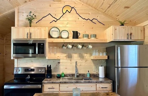 Campton Apartment | Hill Haven // Modern + Secluded Tiny Cabin! // NEW