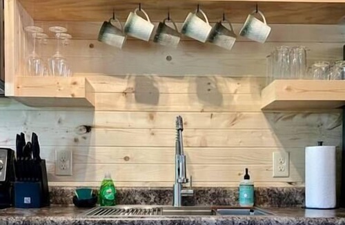 Campton Apartment | Hill Haven // Modern + Secluded Tiny Cabin! // NEW