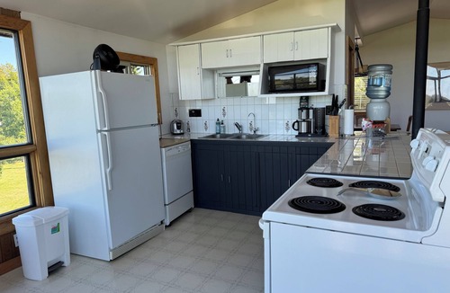 Glen Huron Cottage | Hill House: Cozy rural cottage with scenic views