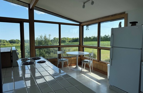 Glen Huron Cottage | Hill House: Cozy rural cottage with scenic views