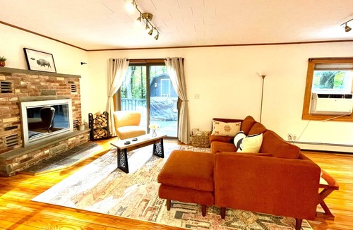 Jeffersonville House | Hill House on Hubert