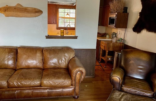 Sulphur House | Hill House with Private Lake access