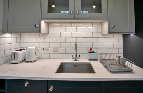 South Richmond Apartment | Hill Rise