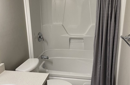 Torbay Apartment | Hill Side Suites - Beautiful bright Apt 10 mins from airport!