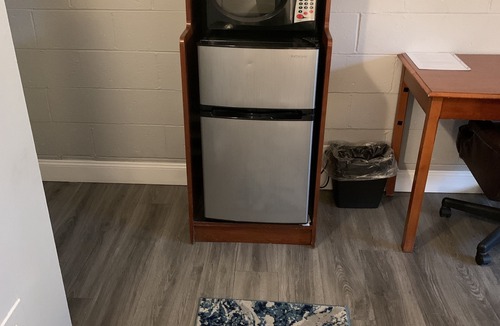 Juliustown Hotel | Hill Top Motel