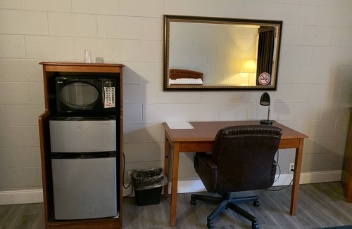 Juliustown Hotel | Hill Top Motel