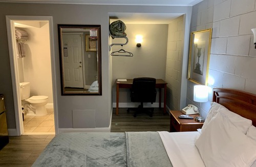 Juliustown Hotel | Hill Top Motel