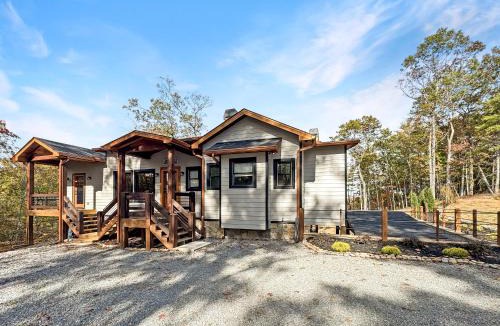 Mineral Bluff House | Hill Top Nest