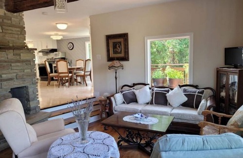 Tudor and Cashel Cottage | HILL TOP PARADISE WITH LAKE VIEW AND LAKE ACCESS