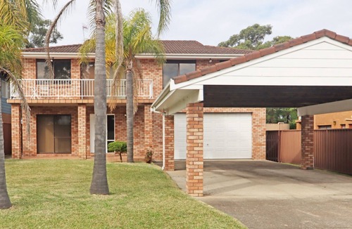 Sussex Inlet House | Hill Top Water and Bush Views