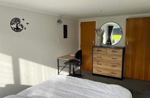 Tawa Apartment | Hill View Abode Tawa