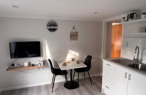 Tawa Apartment | Hill View Abode Tawa