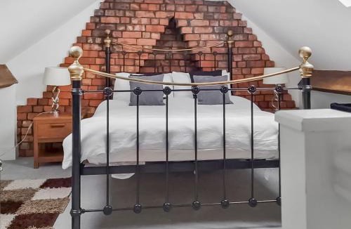 Aberbeeg House | Hill View