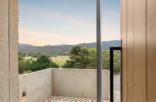 Wangaratta Forward House | Hill View Summary: Ex