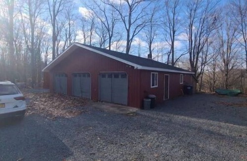 Equinunk Apartment | Hillbilly Haven