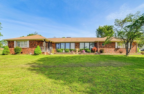 Oak Grove House | 'Hillbilly Paradise' Near Casino & Fort Campbell