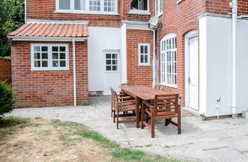 Aldeburgh House | Hillcrest- Aldeburgh