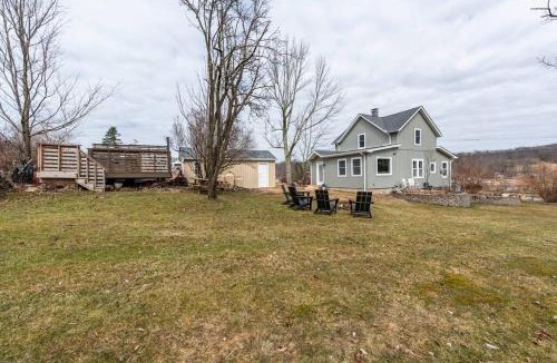 Fishs Eddy House | Hillcrest Cottage - Charming Cottage with hot tub and view!