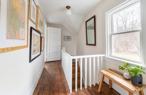 Fishs Eddy House | Hillcrest Cottage - Charming Cottage with hot tub and view!